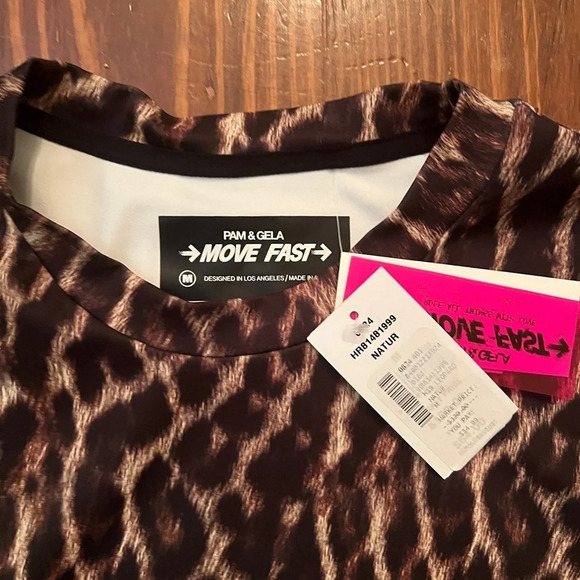 PAM & GELA Move Fast Cropped Leopard Workout Top Cutout NWT - Picture 5 of 5
